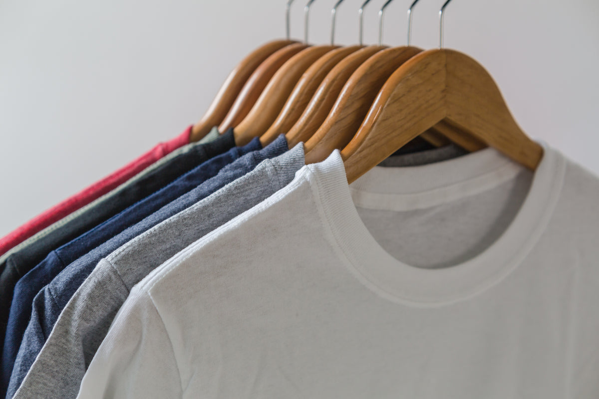 Marškinėliai su logotipu – populiarus ir efektyvus sprendimas verslui